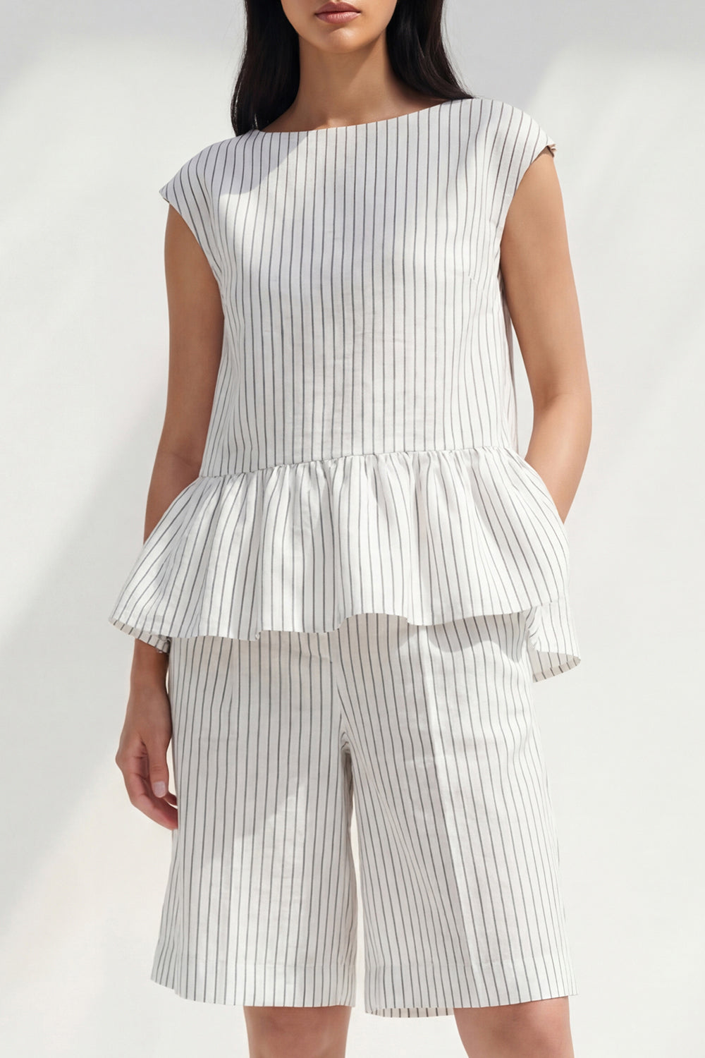 2 Piece White Boat Neck Ruffled Striped Business Suits with Pockets