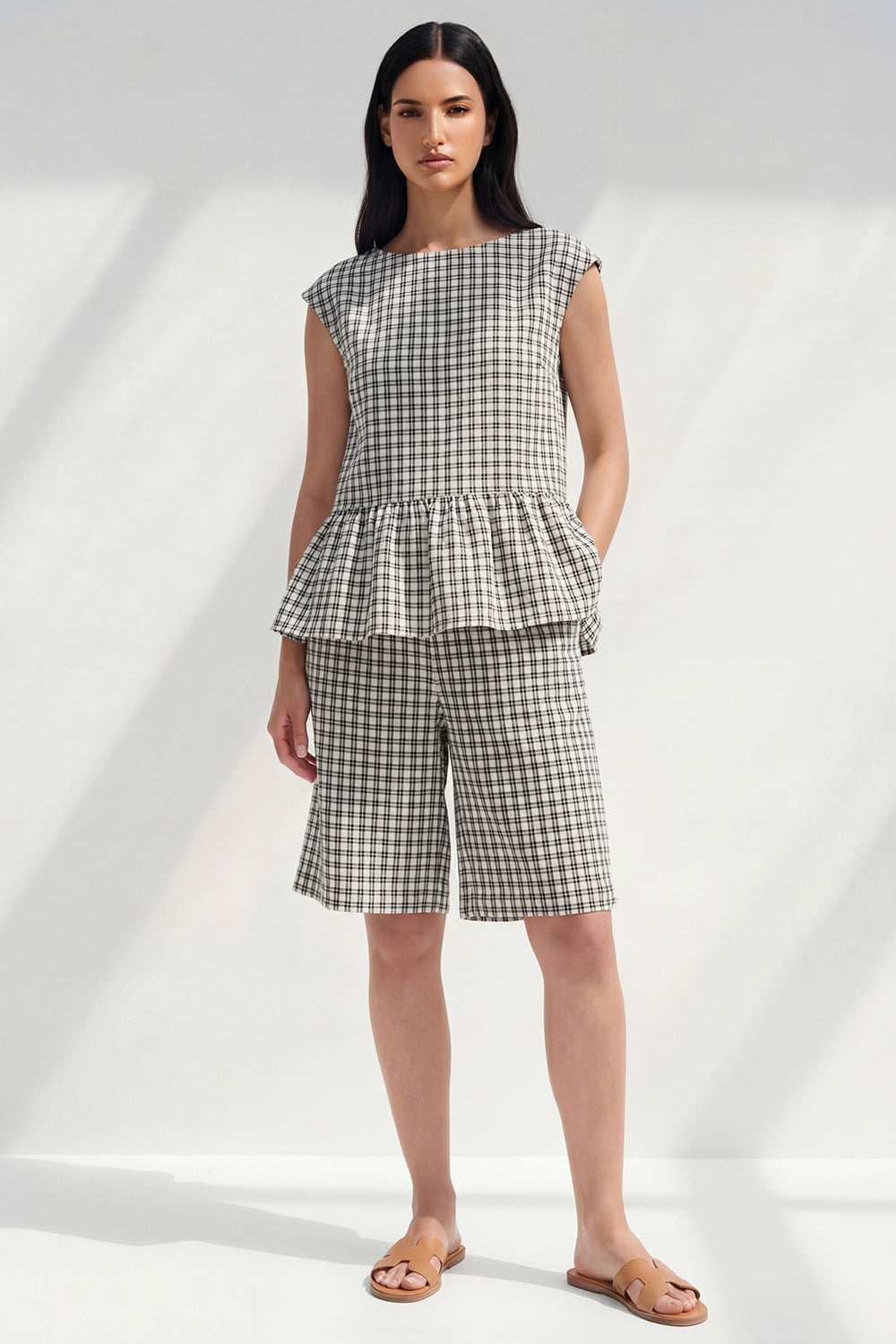 2 Piece Black and White Boat Neck Plaid Business Suits with Ruffles